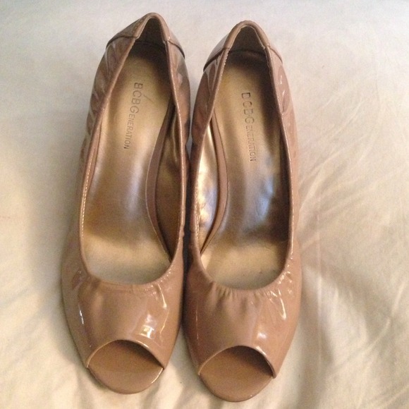 Patent leather nude wedges