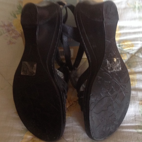 💗Adorable Docker Sandals size 9 and a half💗 - Picture 3 of 4