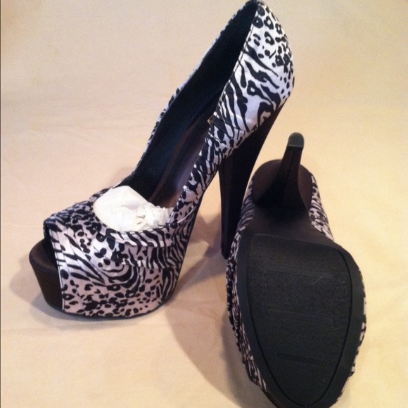 Zebra and Leopard Peep Toe. - Picture 2 of 3