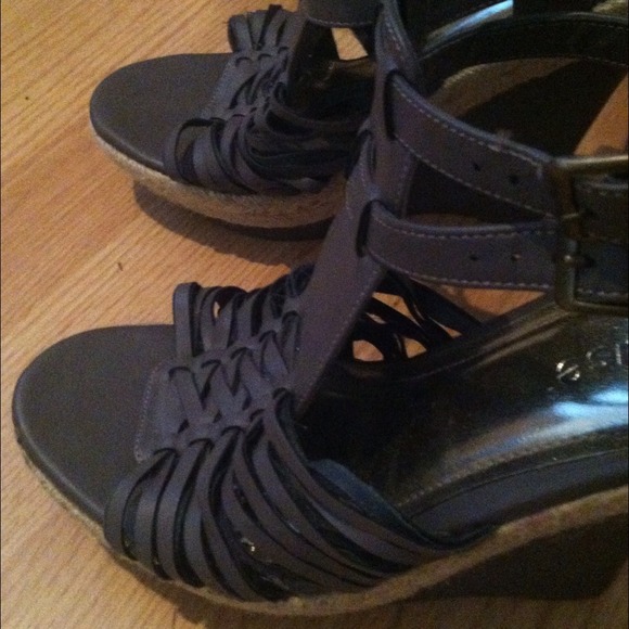 Platform sandals - Picture 2 of 2