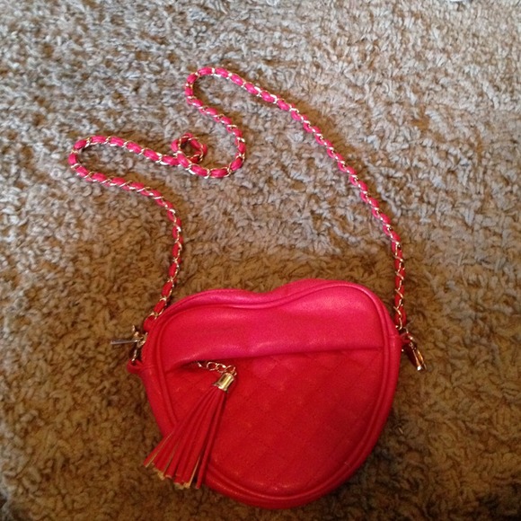 Pink heart purse with chain strap