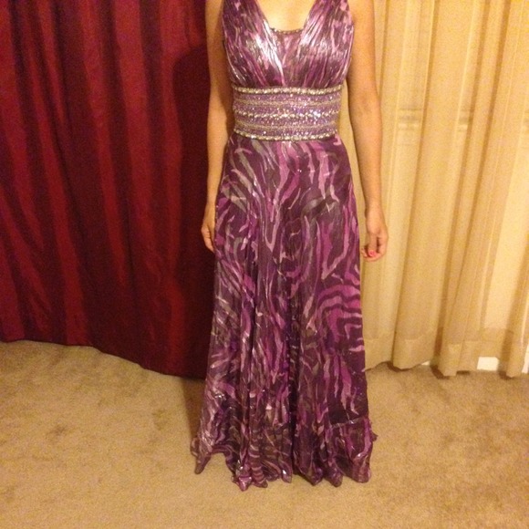 Formal evening gown! - Picture 2 of 2