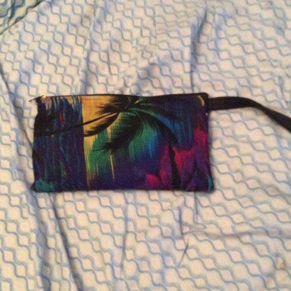 (Reduced)Jamaican wristlet - Picture 2 of 3