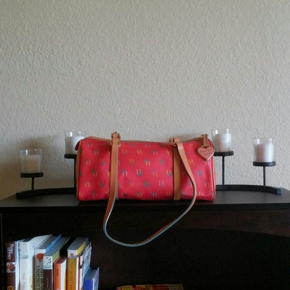 ❌❌ SOLD ❌❌ Dooney & Bourke mini barrel bag
