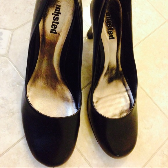 Black Round toe Heels....... Well Maintained