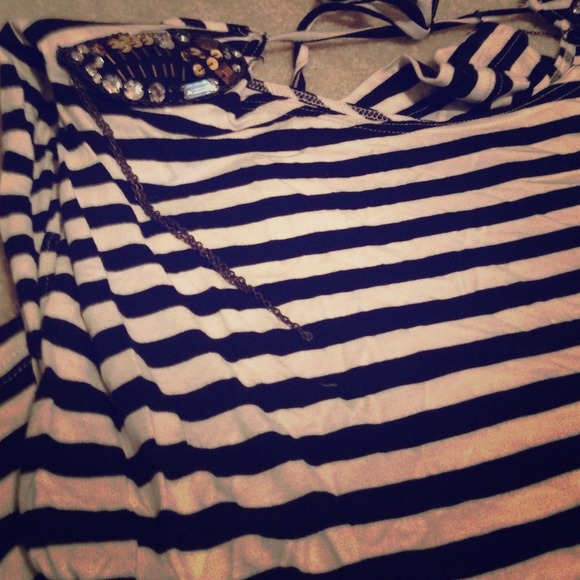 Black and white striped dress with shoulder detail - Picture 1 of 4