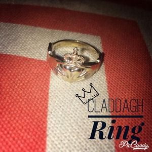 14K white gold claddagh ring
