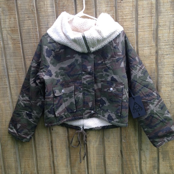 unif Outerwear - Unif camoflauge Sherpa coat sz medium