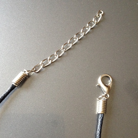 Chokers - Picture 2 of 3