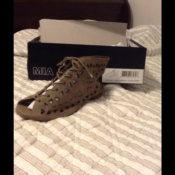 Brand New Mia Taupe Sandal in size 7!
