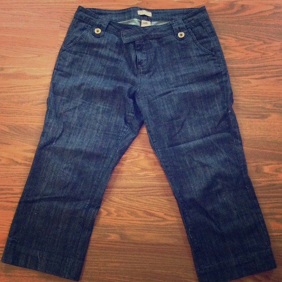 Dark jean capris
