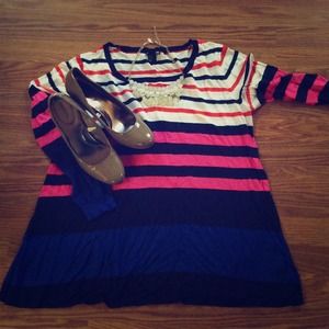 Colorblocked H&M maternity top