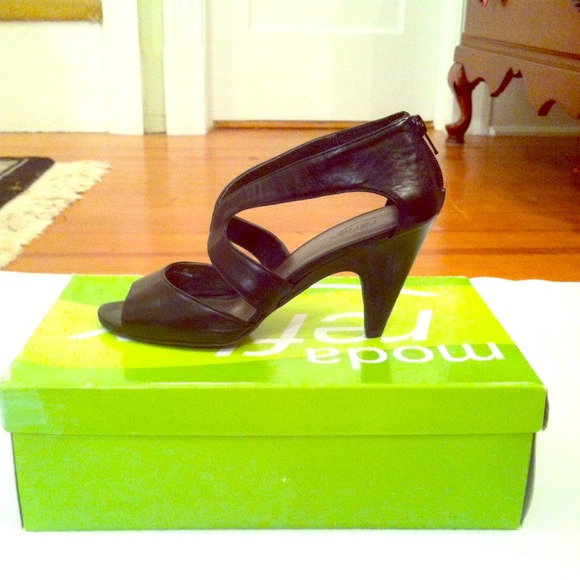 NWT Moda Reflex Black Sarah Heels, Size 8M
