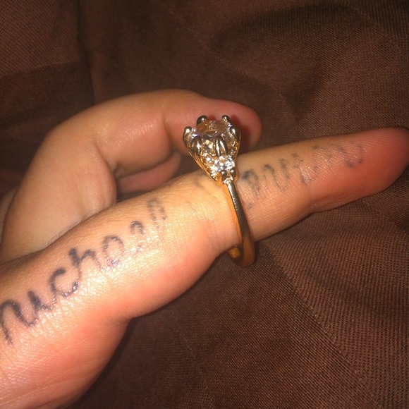 Gold ring - Picture 2 of 2