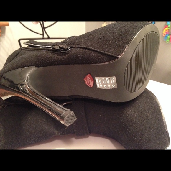 Brand new, black ankle boots - Picture 2 of 4