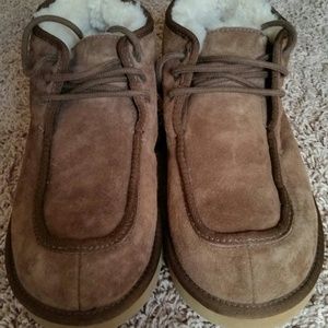 Men's UGG low cut boots