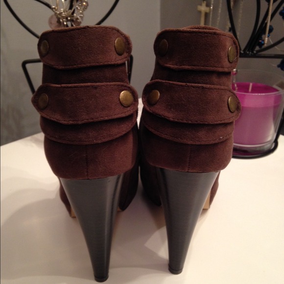 *brand new brown shoes - Picture 3 of 3