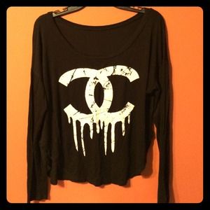 Chanel logo top