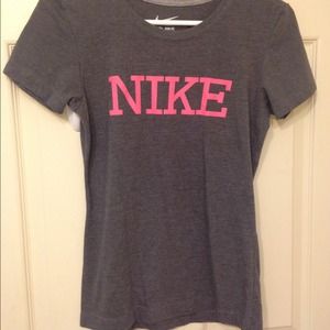 NIKE T-shirt