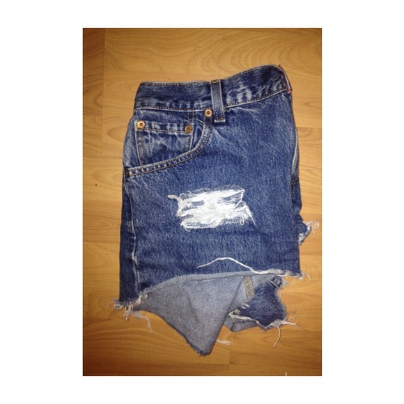 Cute High- Waisted Distressed Denim Levi's