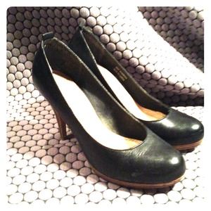 ALDO black leather shoes