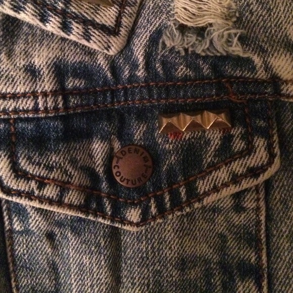 Super cute skull embroidered jean vest - Picture 2 of 3