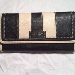 Nine West wallet