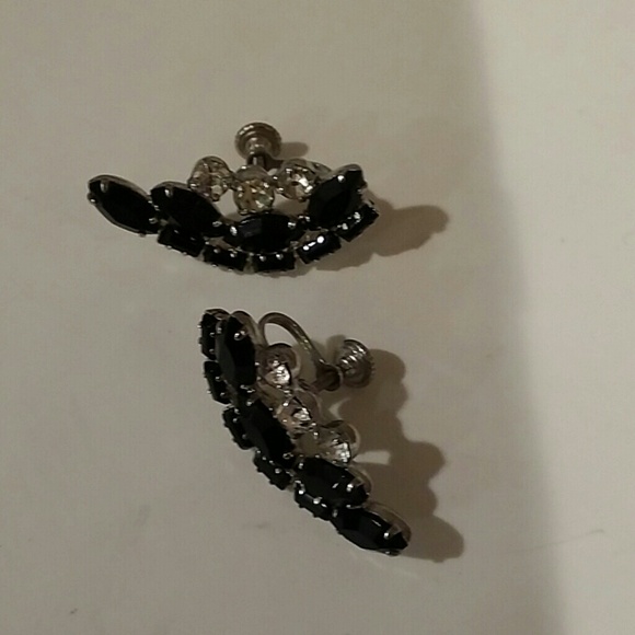 Vintage Black Crystal Screw back Earrings - Picture 4 of 4