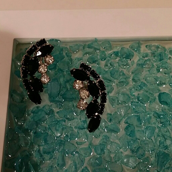 Vintage Black Crystal Screw back Earrings - Picture 3 of 4