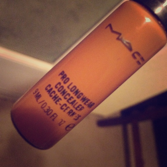 MAC concealer