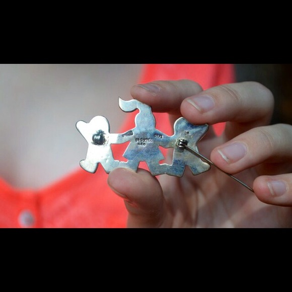 Children Pin - Picture 2 of 2