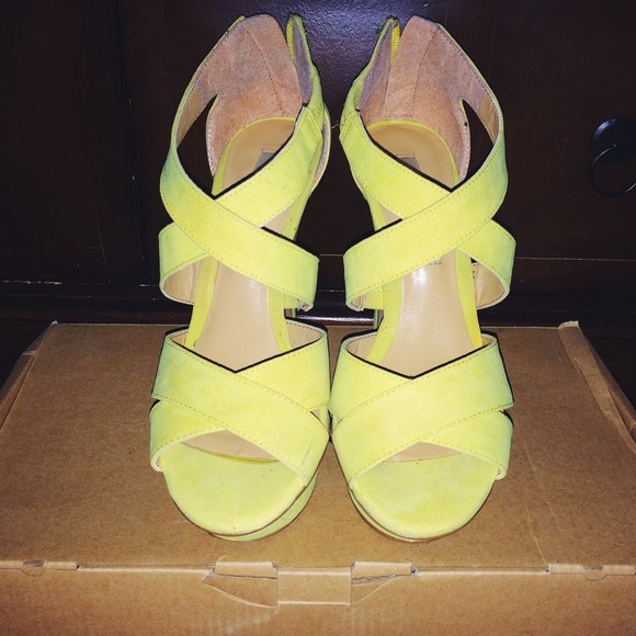 💚Mango Lime Platform Heels💚 - Picture 2 of 4