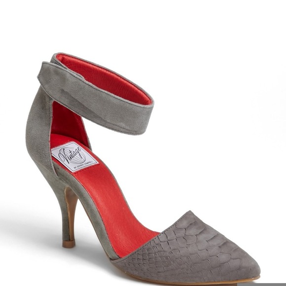 ❌SOLD❌Jeffrey Campbell Bridges Pump - Picture 2 of 4