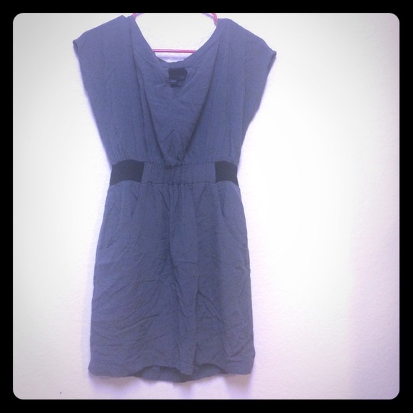 💢SOLD Locally💢 Dress - Picture 1 of 3