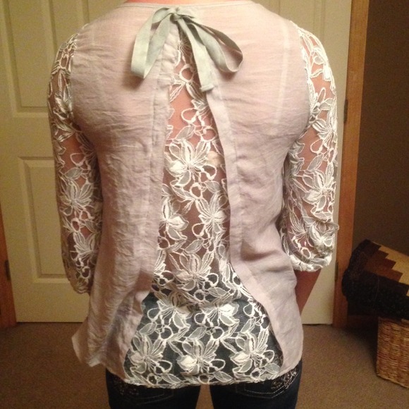 ✨Floral Lace Top *NWOT* - Picture 2 of 3