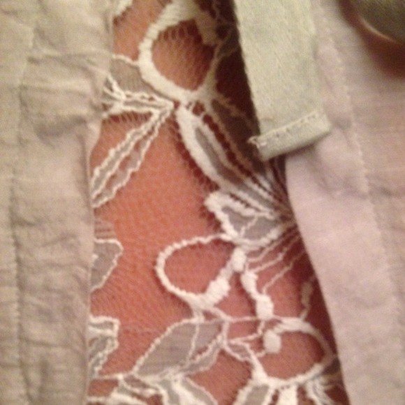 ✨Floral Lace Top *NWOT* - Picture 3 of 3