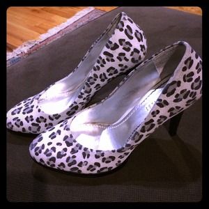 Grey leopard print heels