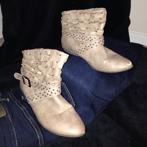 Aldo light brown booties