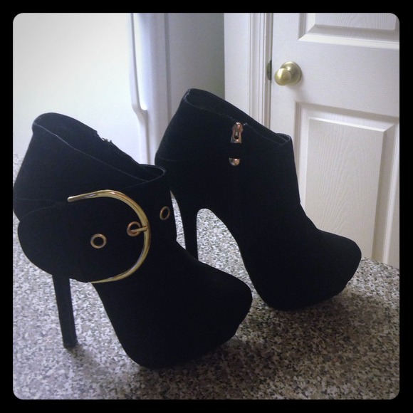 Black boots gold buckle