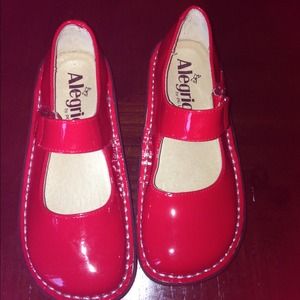 Kids nursing shoes new