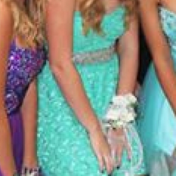 🎉HOST PICK🎉 REDUCED🎉Homecoming or prom dress - Picture 2 of 3