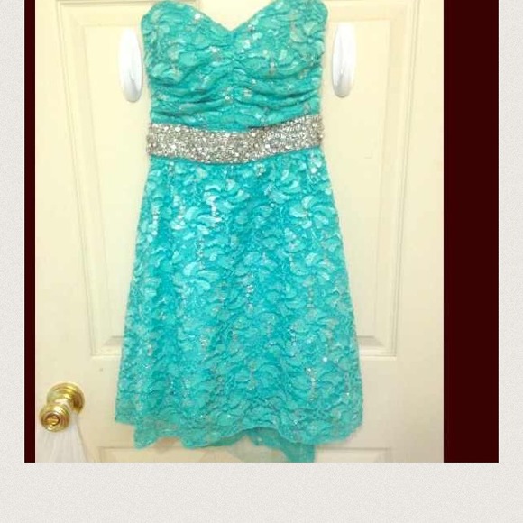 🎉HOST PICK🎉 REDUCED🎉Homecoming or prom dress - Picture 3 of 3