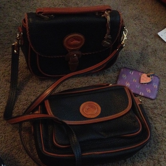 Dooney and bourke purse (pictures show set avail) - Picture 1 of 4