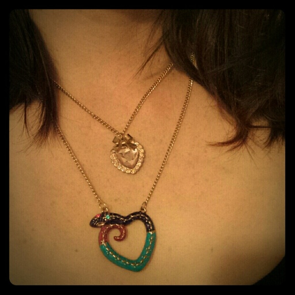 *Last chance* Betsey Johnson necklace