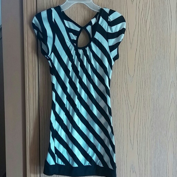 Black and white puffy sleeved top