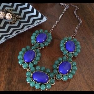 HP!! Gorgeous statement necklace.