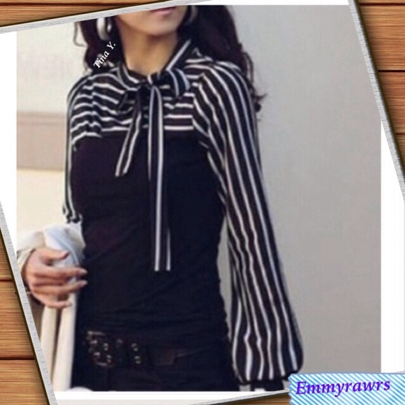 Handbags - $30 till 8.30 ~Belle Sleeve Style Top Medium