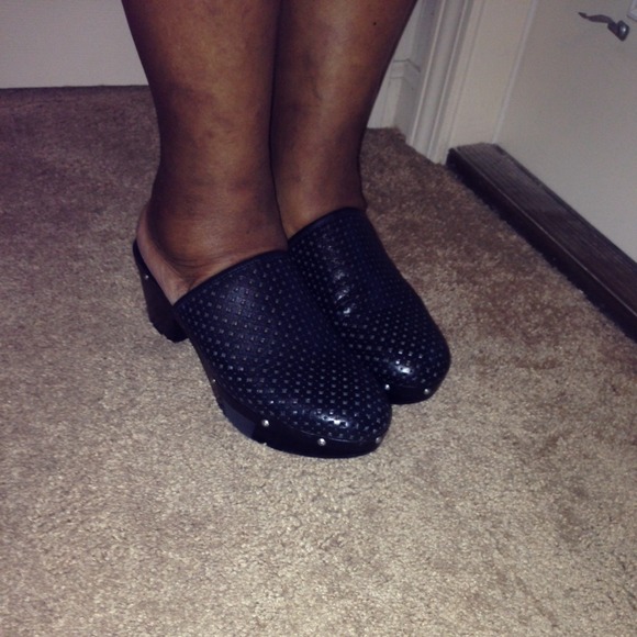 Clogs - Picture 2 of 4