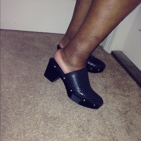 Clogs - Picture 3 of 4