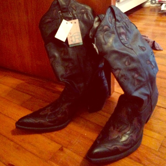 New!! Never Worn!!! Roper Fashion Boots!!